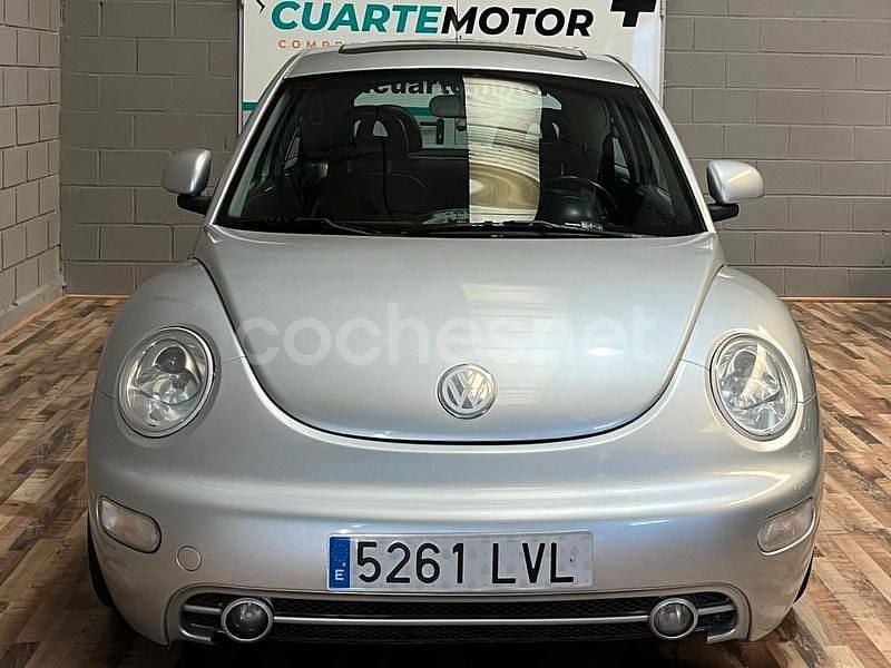 Usado VW New Beetle 116 CV (85 kW) 2000 Gris / plata Utilitario