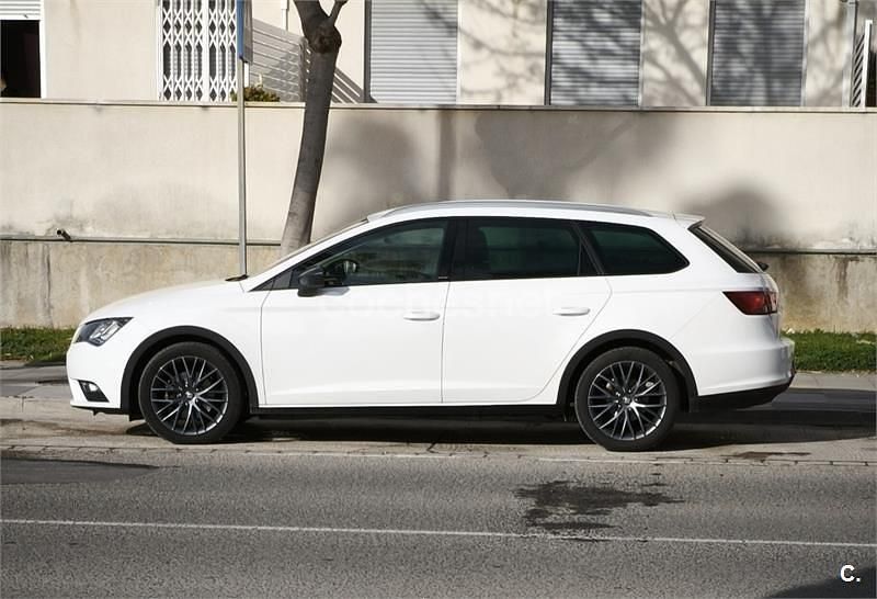 Usado Seat Leon ST CONNECT 110 CV (80 kW) 2016 Blanco Familiar