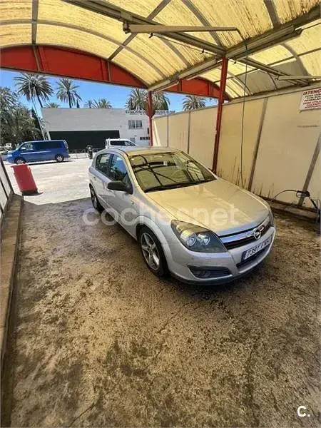 Usado Opel Astra Sport 115 CV (84 kW) 2007 Gris / plata Berlina