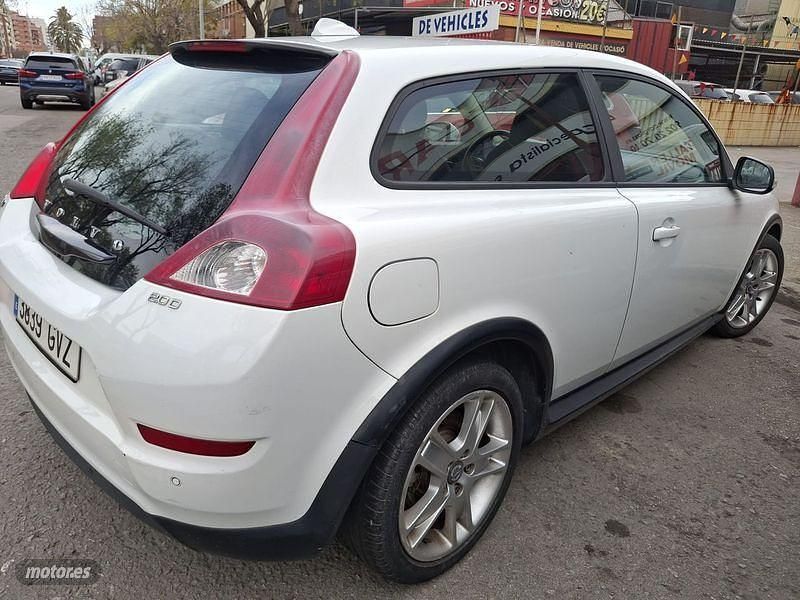 Usado Volvo C30 Momentum 136 CV (100 kW) 2010 Blanco Utilitario