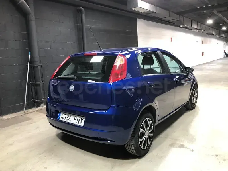 Usado Fiat Grande Punto Active 95 CV (69 kW) 2007 Azul Utilitario