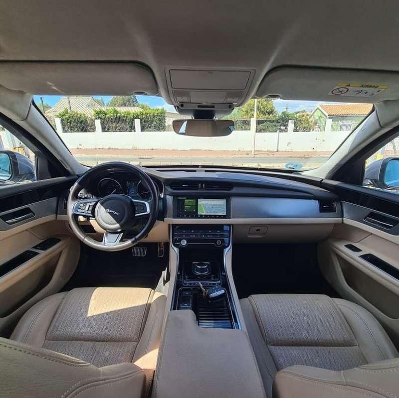 Usado Jaguar XF Sportbrake Prestige 179 CV (131 kW) 2021 Gris Familiar