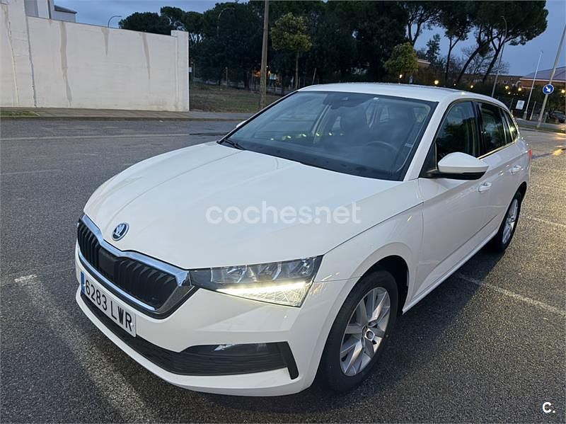 Usado Skoda Scala Ambition 95 CV (69 kW) 2022 Blanco Utilitario