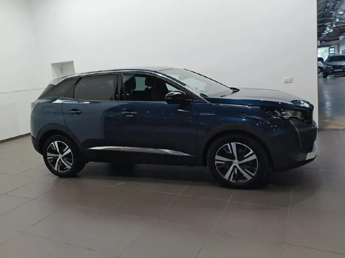 Usado Peugeot 3008 Allure 182 CV (133 kW) 2024 Azul SUV