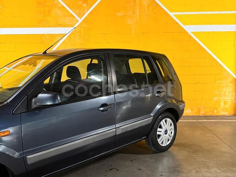 Usado Ford Fusion 90 CV (66 kW) 2006 Azul Berlina