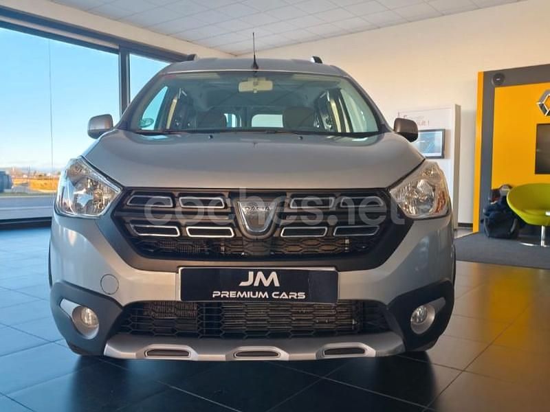 Gris / plata Usado 2021 Dacia Dokker Comfort Monovolumen | 14.500 € (Caro) - Imagen 1/4