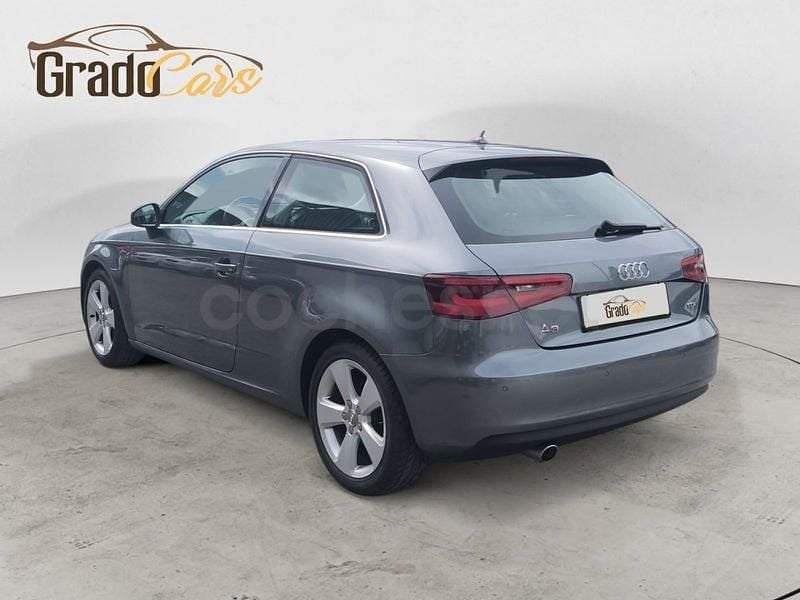 Usado Audi A3 Ambition 105 CV (77 kW) 2013 Gris / plata Berlina