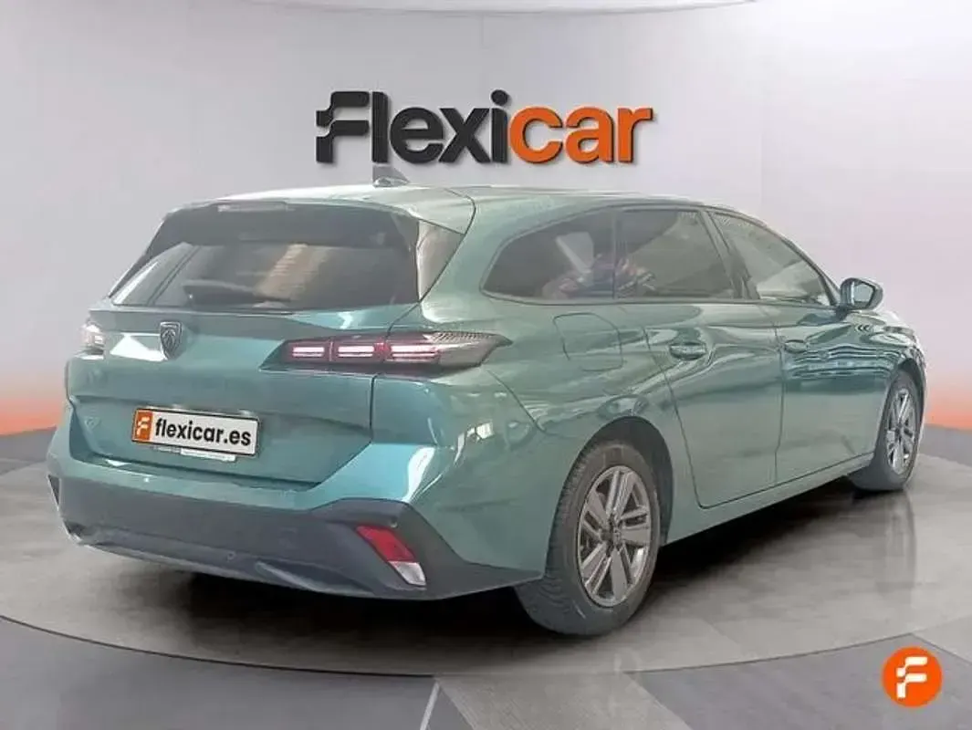 Usado Peugeot 308 Active 131 CV (96 kW) 2022 Verde Utilitario