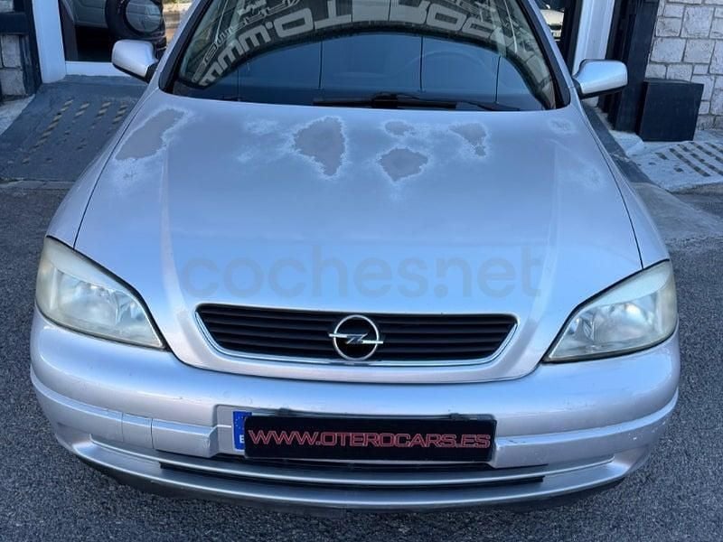 Usado Opel Astra Edition 100 CV (73 kW) 2003 Gris / plata Berlina