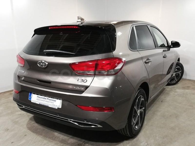 Usado Hyundai i30 120 CV (88 kW) 2023 Beige Berlina