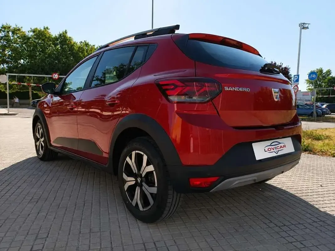 Usado Dacia Sandero Comfort 101 CV (74 kW) 2021 Burdeos Utilitario