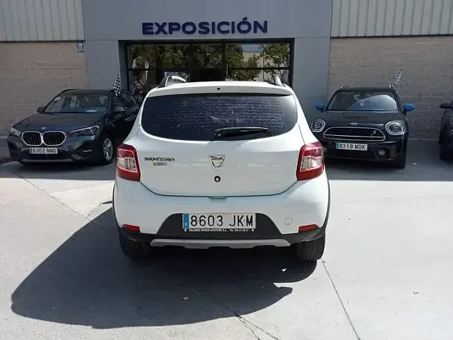 Usado Dacia Sandero Stepway 90 CV (66 kW) 2016 Blanco Berlina