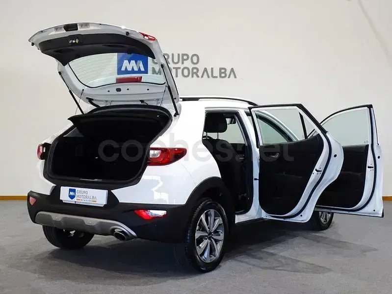 Usado Kia Stonic 84 CV (61 kW) 2023 Blanco SUV