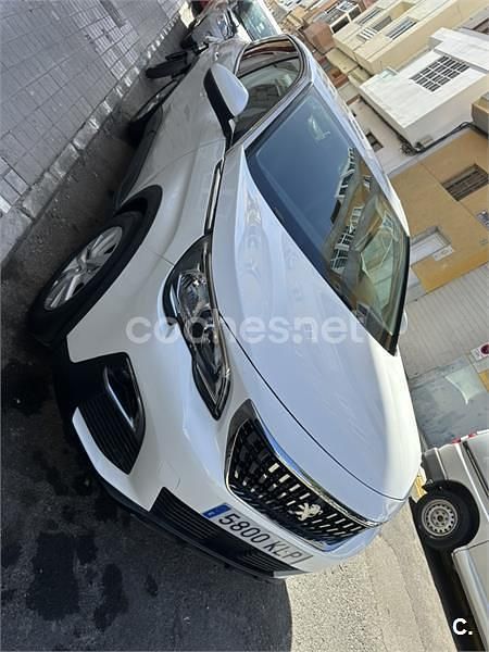 Usado Peugeot 3008 Active 130 CV (95 kW) 2018 Blanco SUV