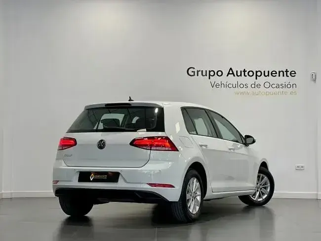 Usado VW Golf VII 115 CV (84 kW) 2019 Blanco Berlina