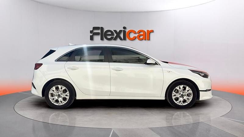 Usado Kia Ceed 101 CV (74 kW) 2022 Blanco Utilitario