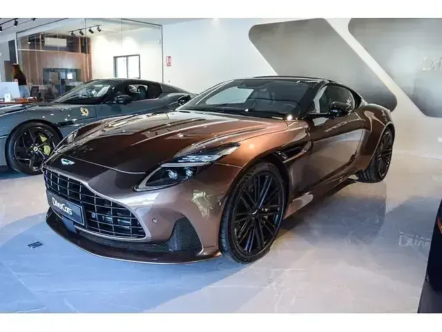 Nuevo Aston Martin DB12 680 CV (500 kW) 2026 Gris / plata Coupe