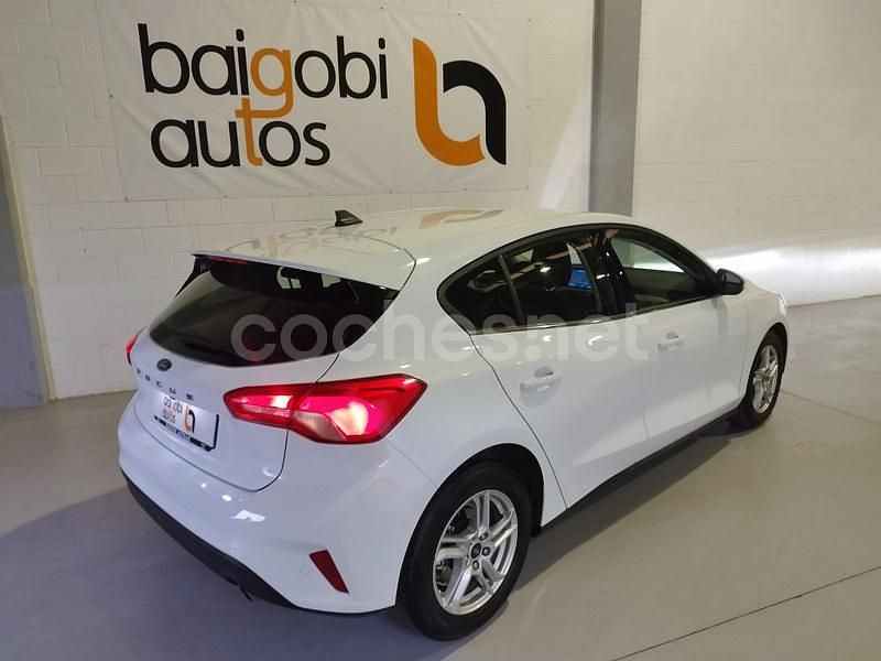 Usado Ford Focus Trend 120 CV (88 kW) 2022 Blanco Berlina