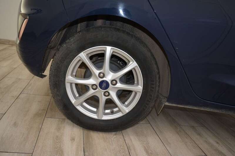 Usado Ford Fiesta Trend 75 CV (55 kW) 2020 Azul Utilitario
