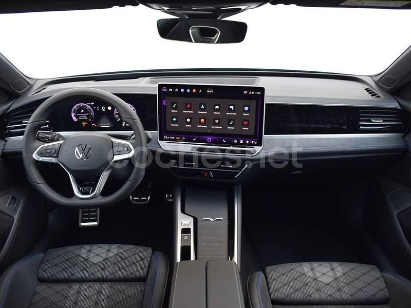 Usado VW Passat R-line 150 CV (110 kW) 2025 Verde Familiar