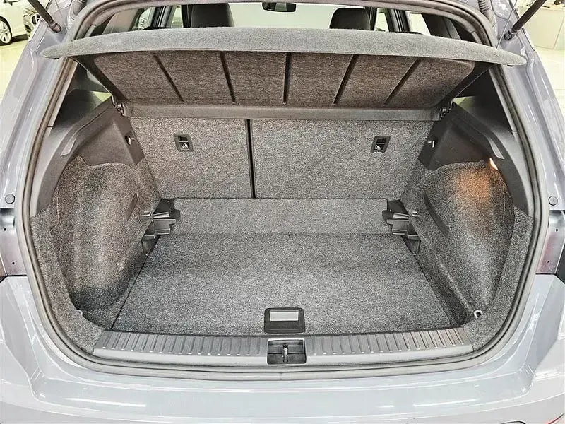 Usado Seat Arona FR 115 CV (84 kW) 2025 Gris / plata SUV