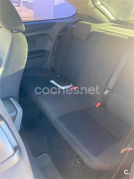 Usado Ford Focus Trend 115 CV (84 kW) 2006 Rojo Berlina