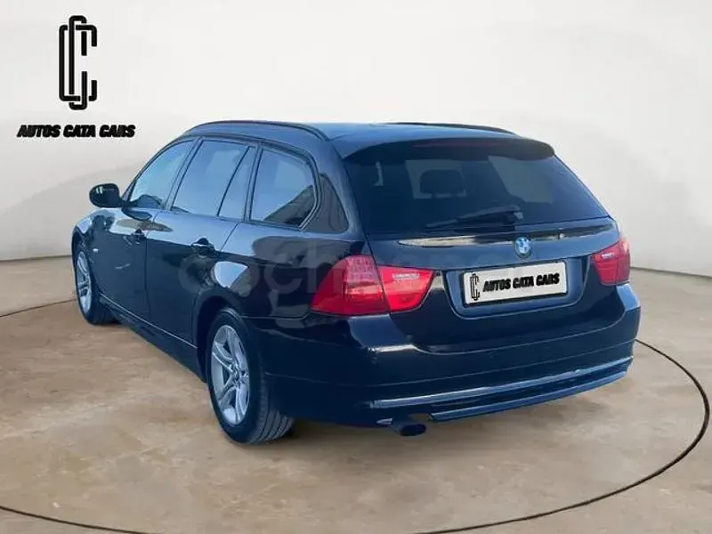 Usado BMW 318 143 CV (105 kW) 2011 Negro Familiar