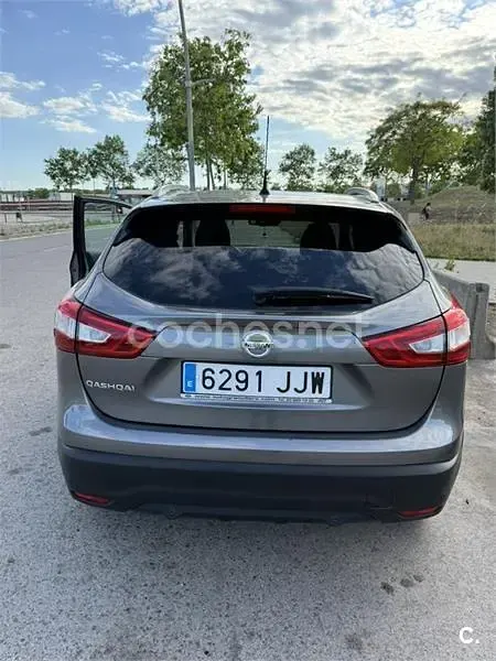 Usado Nissan Qashqai N-Connecta 130 CV (95 kW) 2015 Gris / plata SUV