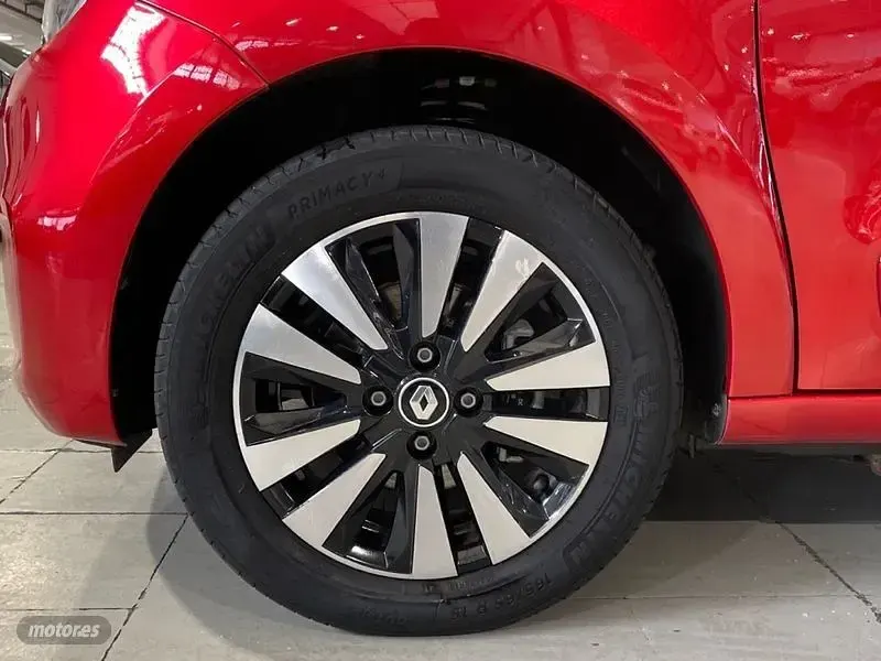 Usado Renault Twingo Techno 59 kW (81 CV) 2023 Rojo Utilitario