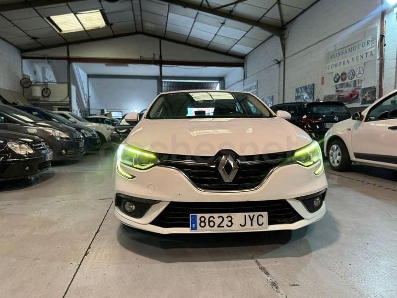 Usado Renault Mégane IV Business 90 CV (66 kW) 2017 Blanco Berlina
