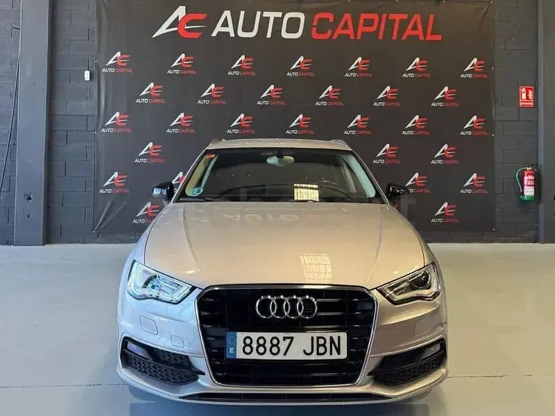 Usado Audi A3 Attraction 110 CV (80 kW) 2014 Gris / plata Berlina