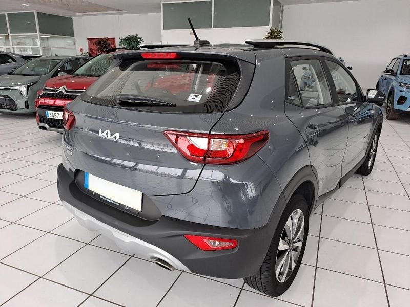 Usado Kia Stonic 100 CV (73 kW) 2021 Gris SUV