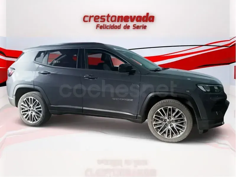 Usado Jeep Compass Limited 130 CV (95 kW) 2022 Gris / plata SUV