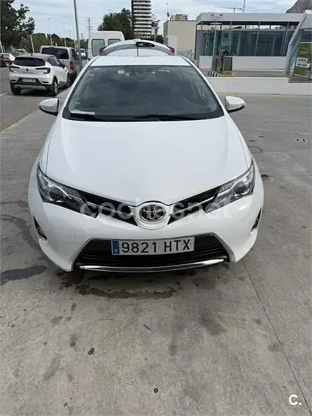 Usado Toyota Auris 132 CV (97 kW) 2013 Blanco Berlina