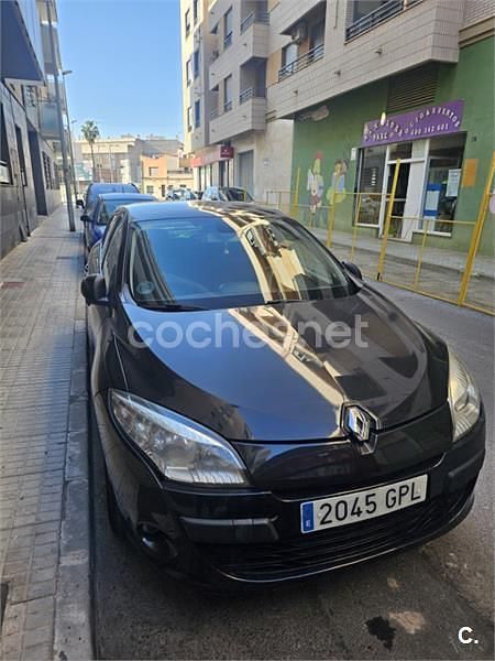 Usado Renault Mégane Dynamique 110 CV (80 kW) 2009 Negro Berlina