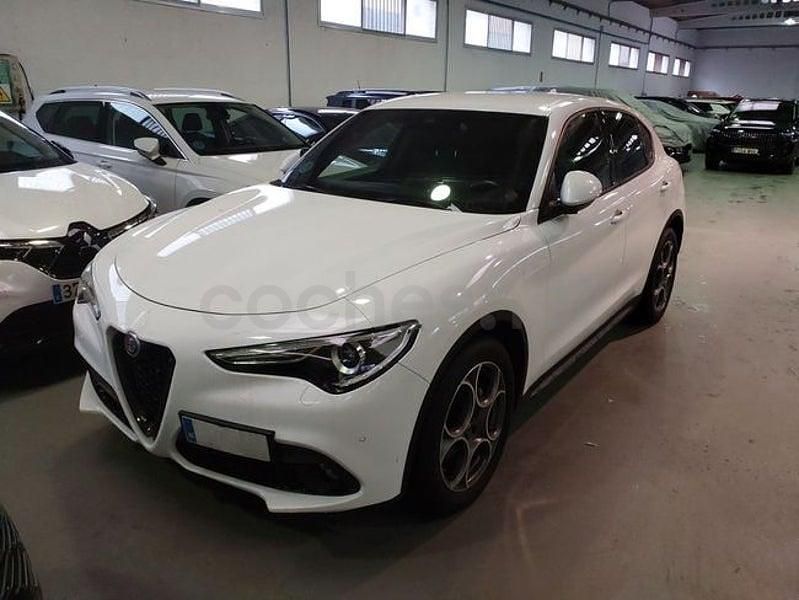 Usado Alfa Romeo Stelvio Sprint 160 CV (117 kW) 2022 Blanco SUV