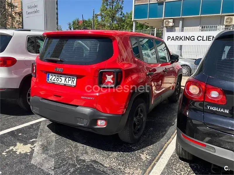 Usado Jeep Renegade Sport 120 CV (88 kW) 2018 Rojo SUV