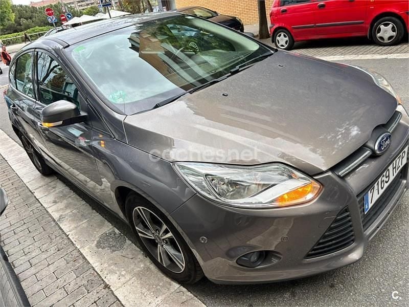 Gris / plata Usado 2014 Ford Focus Trend Berlina | 5300 € (Buen precio) - Imagen 1/4
