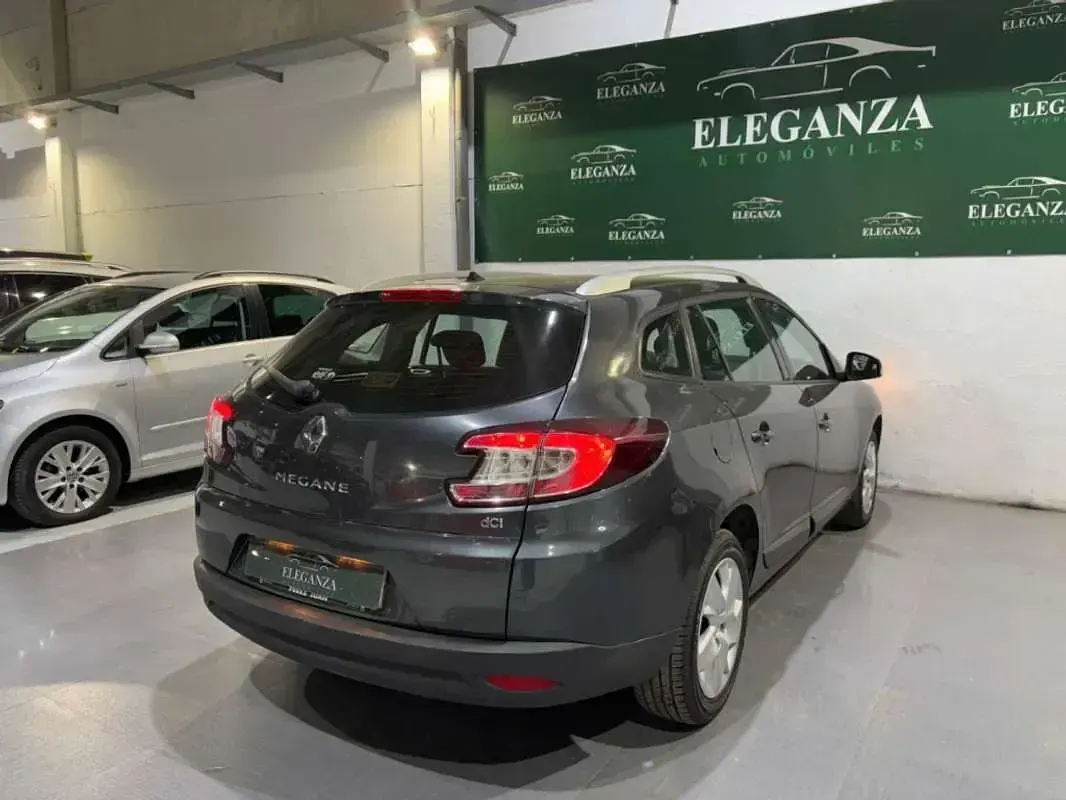 Usado Renault Mégane Dynamique 110 CV (80 kW) 2011 Negro Utilitario