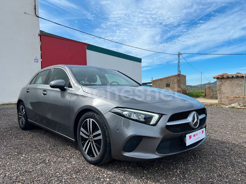 Usado Mercedes A200 150 CV (110 kW) 2022 Gris / plata Berlina