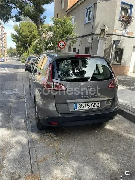 Usado Renault Scenic E-Tech 105 CV (77 kW) 2009 Gris / plata Monovolumen