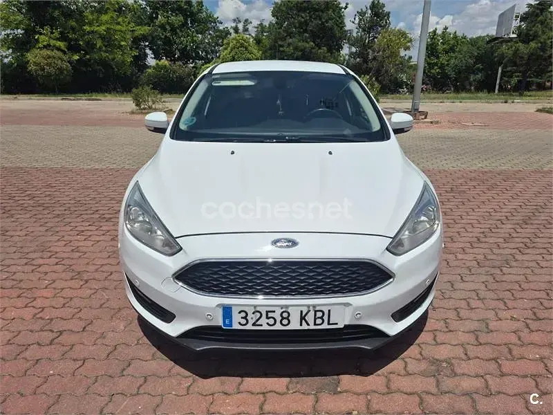 Usado Ford Focus Trend 125 CV (91 kW) 2017 Blanco Berlina