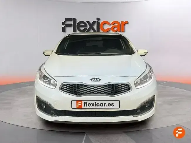 Usado Kia Ceed 100 CV (73 kW) 2018 Blanco Utilitario