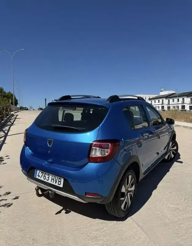 Usado Dacia Sandero Stepway 90 CV (66 kW) 2013 Azul Utilitario