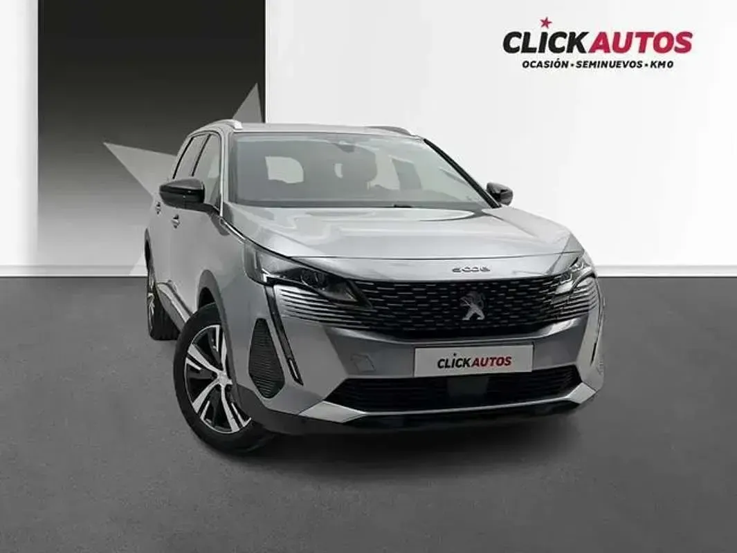 Usado Peugeot 5008 Allure 131 CV (96 kW) 2023 Gris SUV