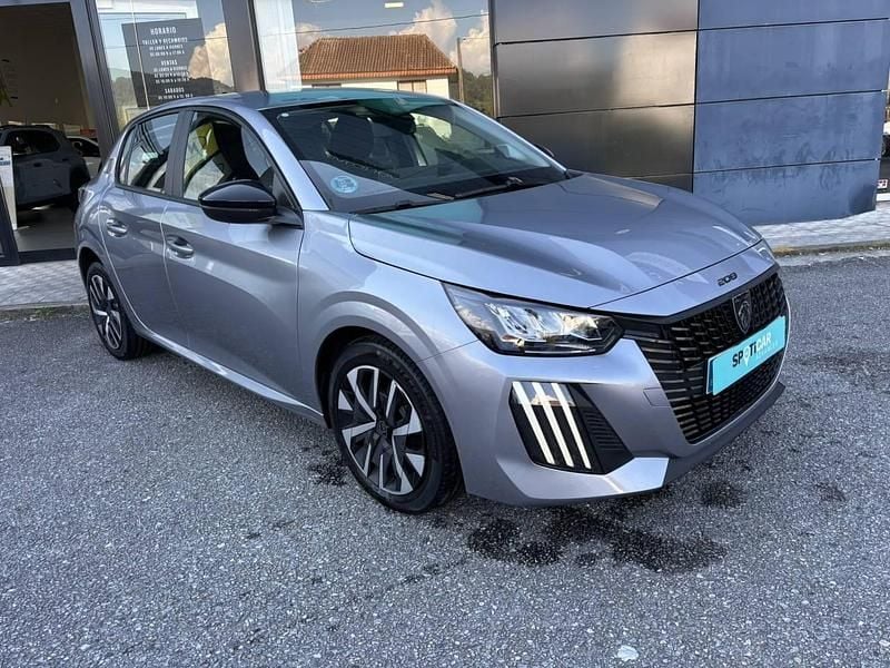 Usado Peugeot 208 Active 100 CV (73 kW) 2024 Gris Utilitario