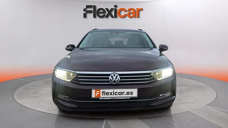 Usado VW Passat Advance 120 CV (88 kW) 2018 Verde Familiar
