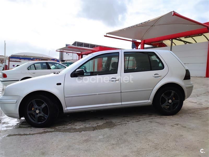 Usado VW Golf IV Highline 105 CV (77 kW) 2003 Gris / plata Berlina