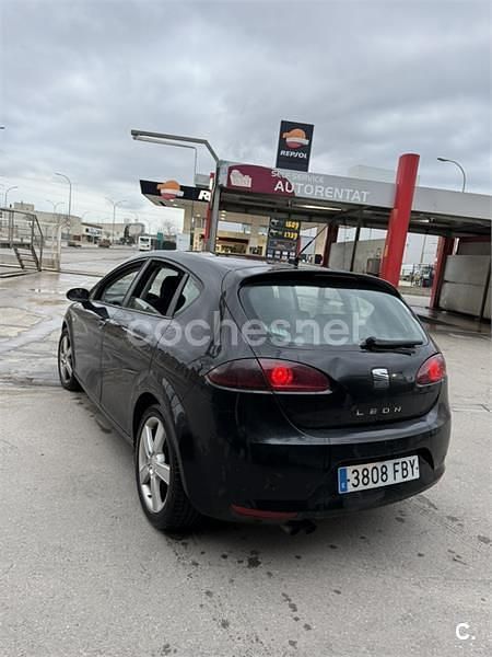 Usado Seat Leon Sport 140 CV (102 kW) 2006 Negro Utilitario