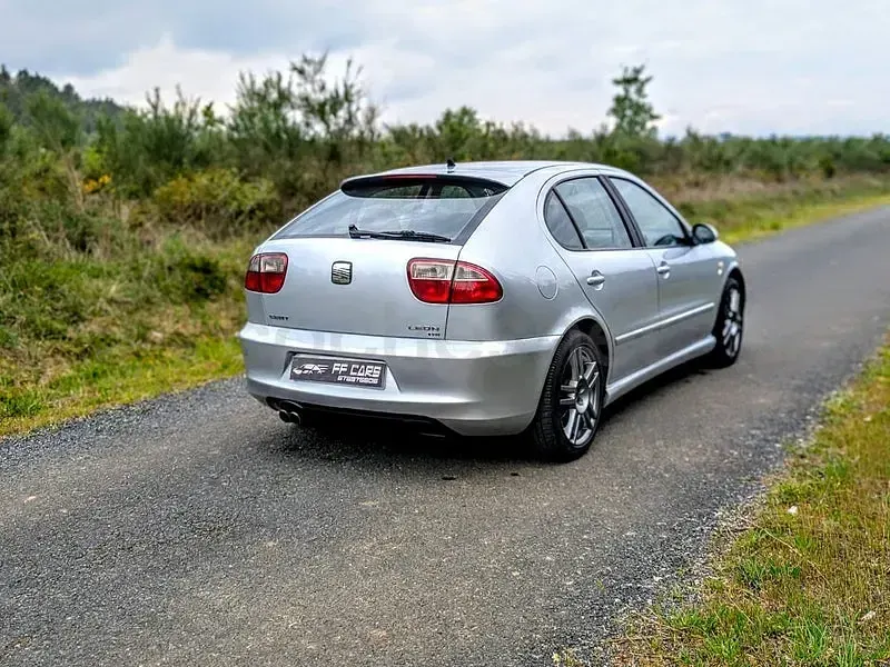 Usado Seat Leon 150 CV (110 kW) 2005 Gris / plata Utilitario